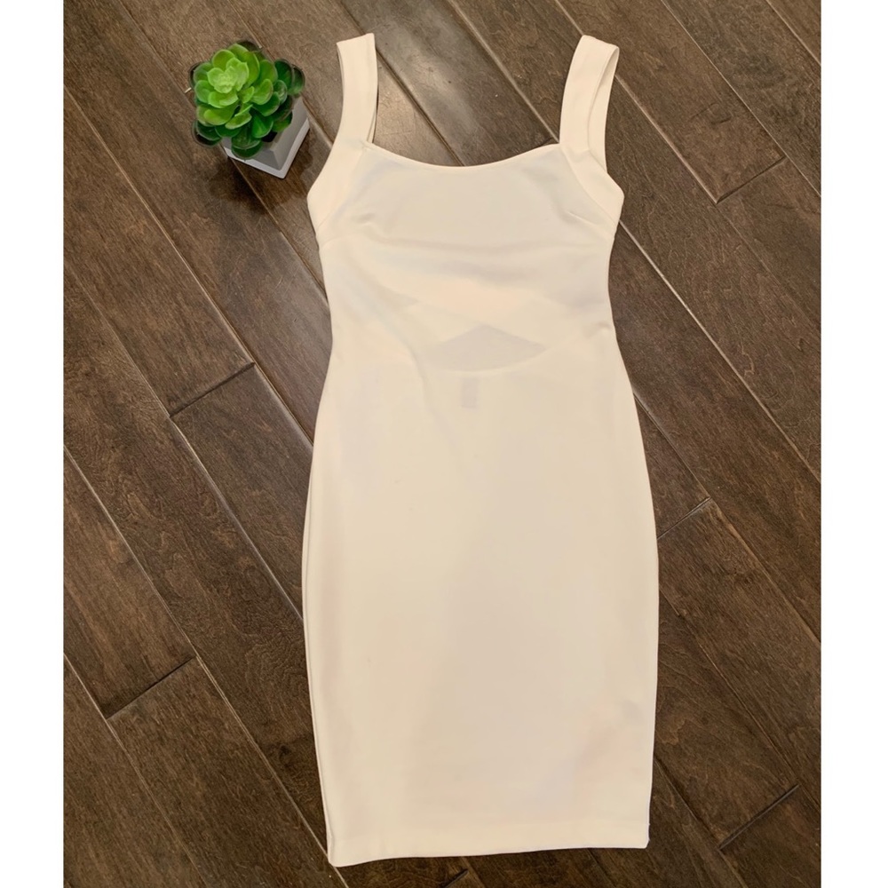 Windsor backless bodycon dress - Picture 2 of 5